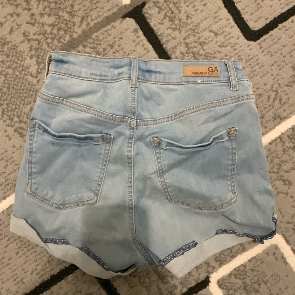 Garage shorts - Picture 3 of 3